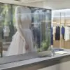 55-дюймовый горизонтальный OLED-прозрачный дисплей для цифровых витрин и интерактивных инсталляций
