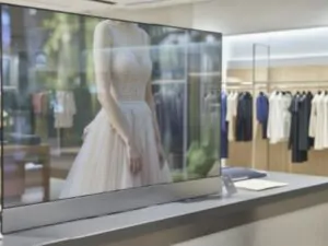 55-дюймовый горизонтальный OLED-прозрачный дисплей для цифровых витрин и интерактивных инсталляций