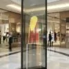 Двухсторонний рекламный дисплей для максимального охвата аудитории