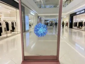 Гигантский прозрачный OLED экран 77
