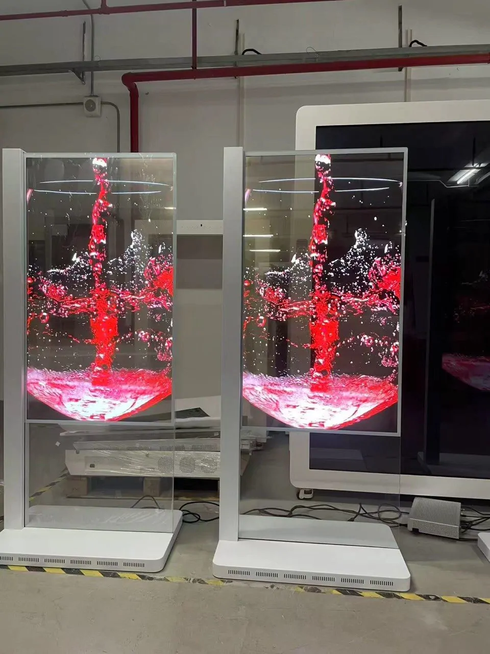 30″ прозрачный OLED с эффектом парящего изображения